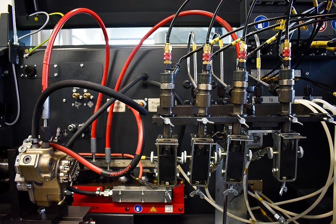 Purkštukai uždėti ant patikros stendo Bosch EPS 708